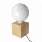 Posaluce Cubetto, naše dřevěná stolní lampa s textilním kabelem, in-line vypínačem a dvoupólovou zástrčkou