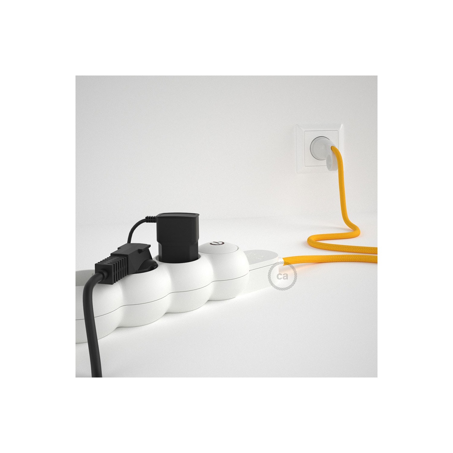 Prodlužovací textilný elektrický kabel - RM10 žlutý - se 4 zásuvkami a Schuko zástrčkou.